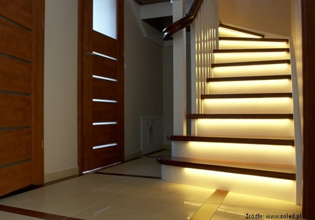 Oświetlenie schodów  