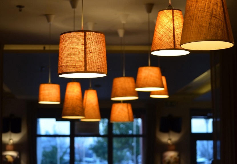 Jak nowoczesne lampy wiszące poprawią oświetlenie w twoim mieszkaniu?